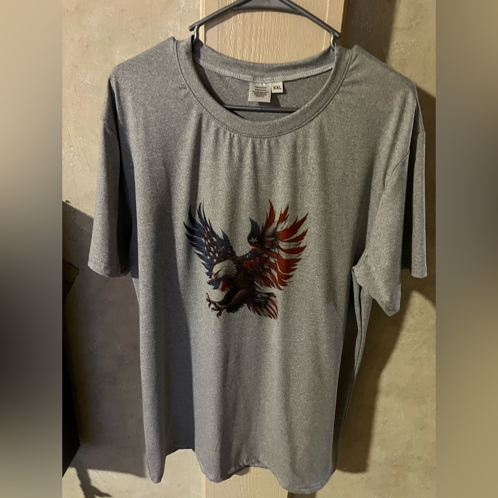 Men’s American flag eagle shirt!